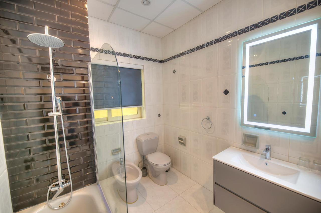 Beautifully Furnished Seafront 4 Bedrooms Goslm-4 Sliema Luaran gambar
