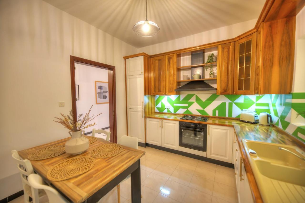 Beautifully Furnished Seafront 4 Bedrooms Goslm-4 Sliema Luaran gambar